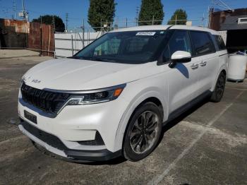  Salvage Kia Carnival