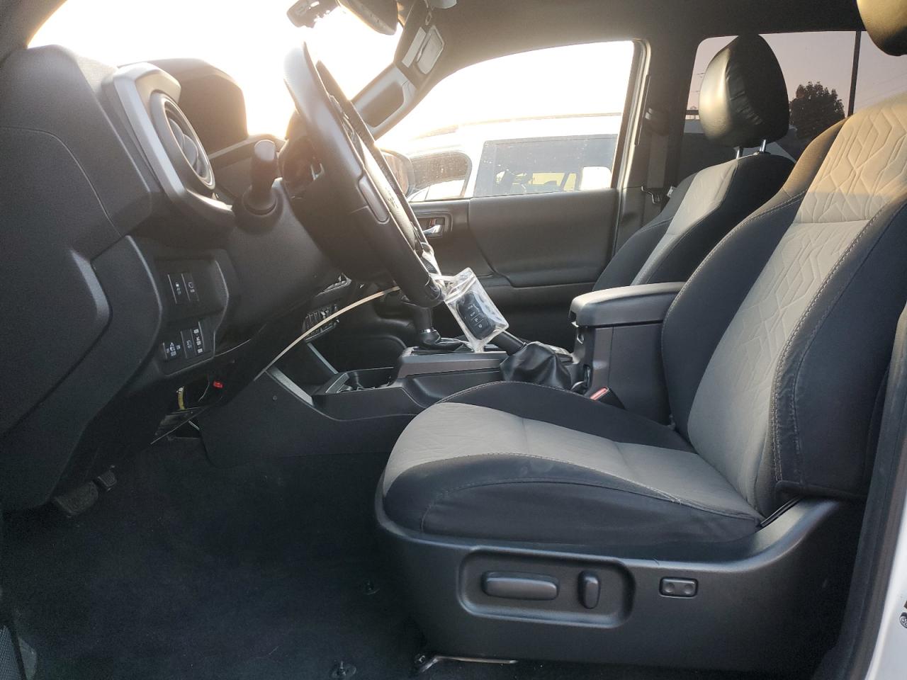 Toyota Tacoma Double Cab Image 4