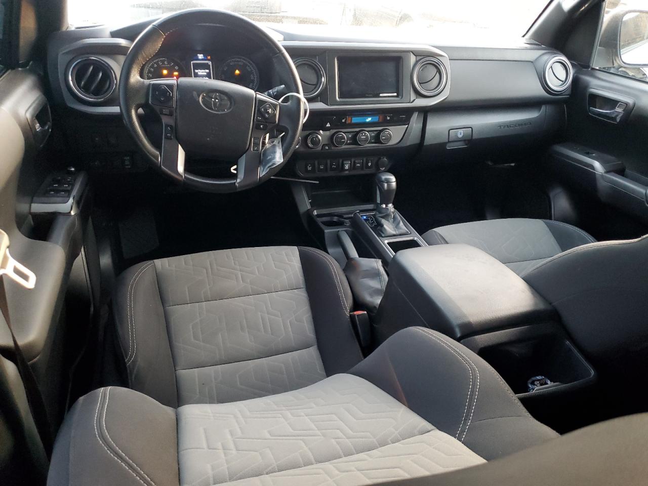 Toyota Tacoma Double Cab Image 5