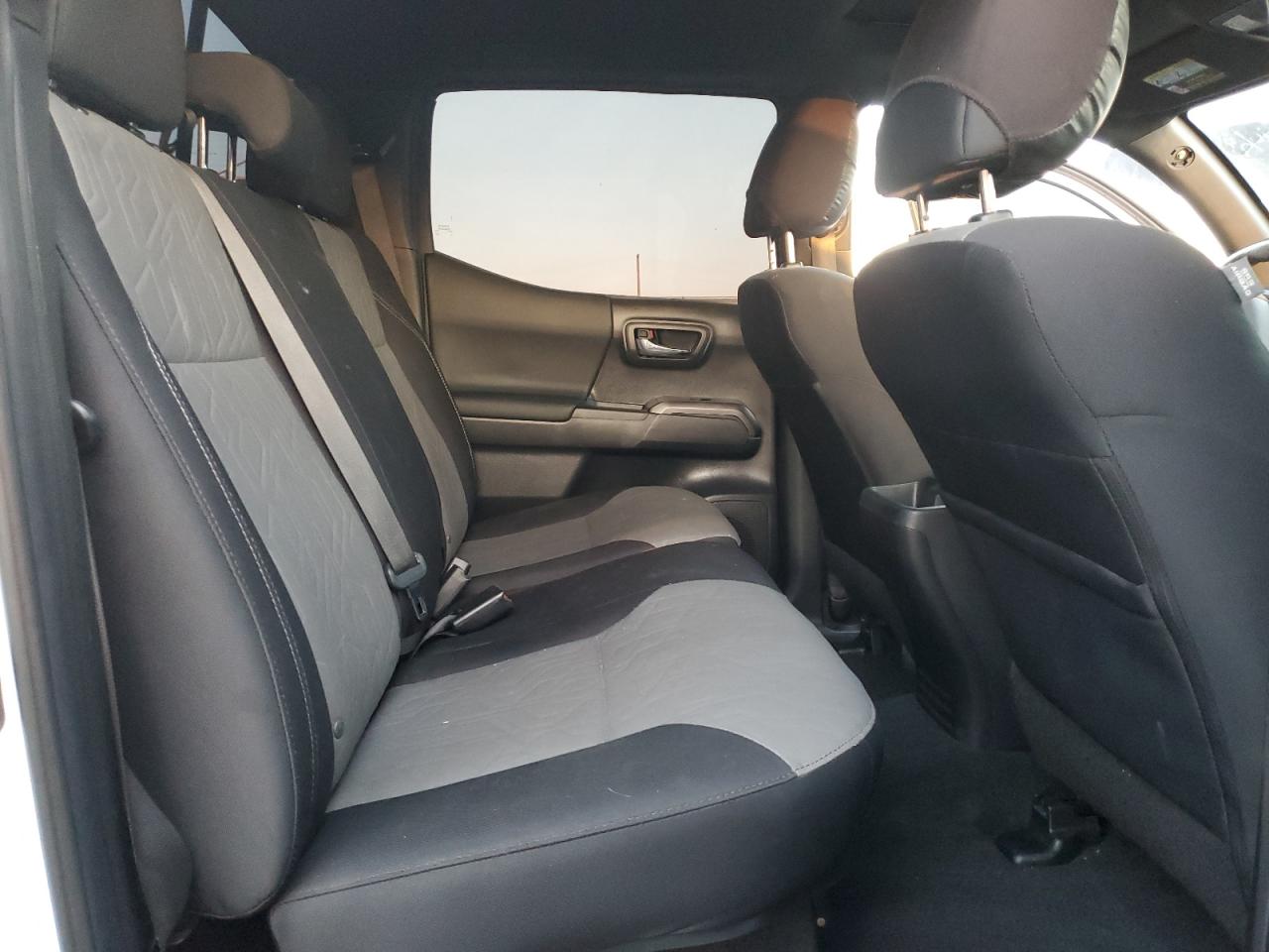 Toyota Tacoma Double Cab Image 6