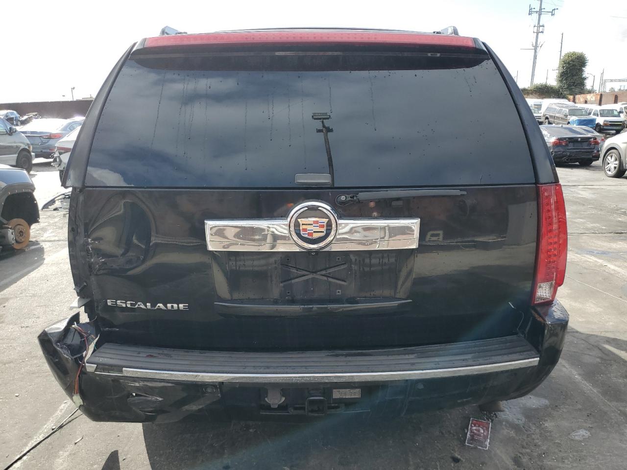 Cadillac Escalade Luxury Image 2