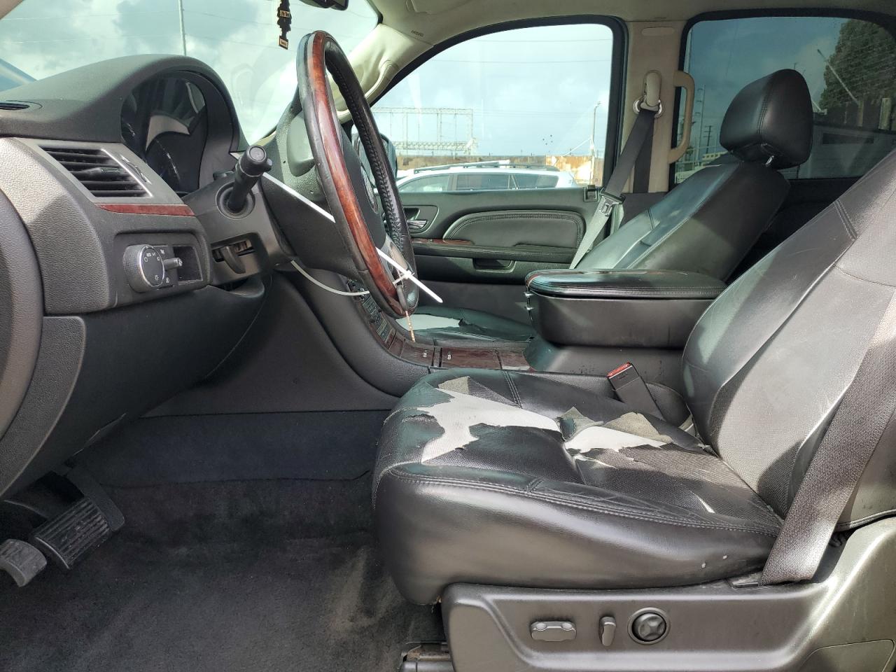 Cadillac Escalade Luxury Image 4