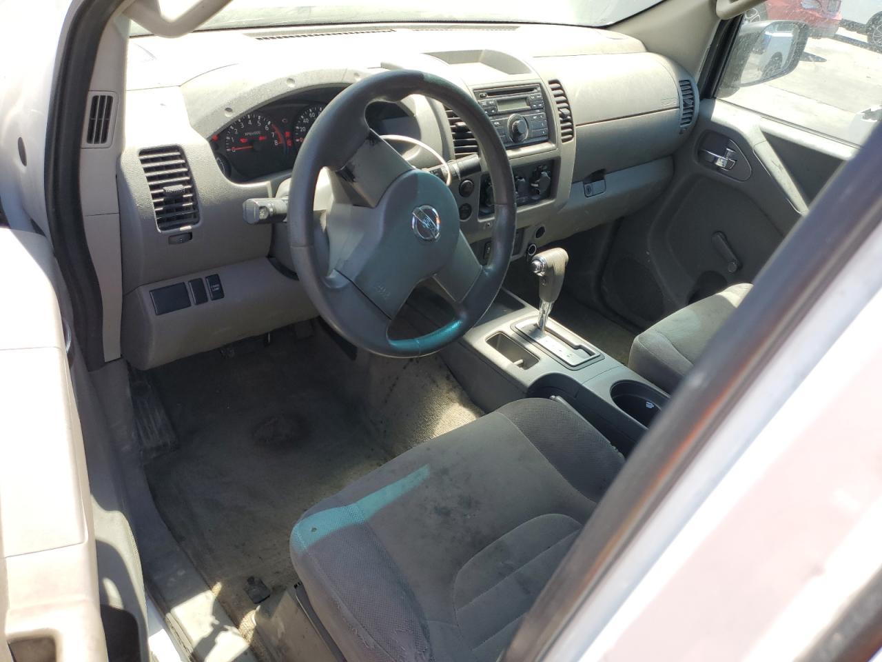 Nissan Frontier S Image 8