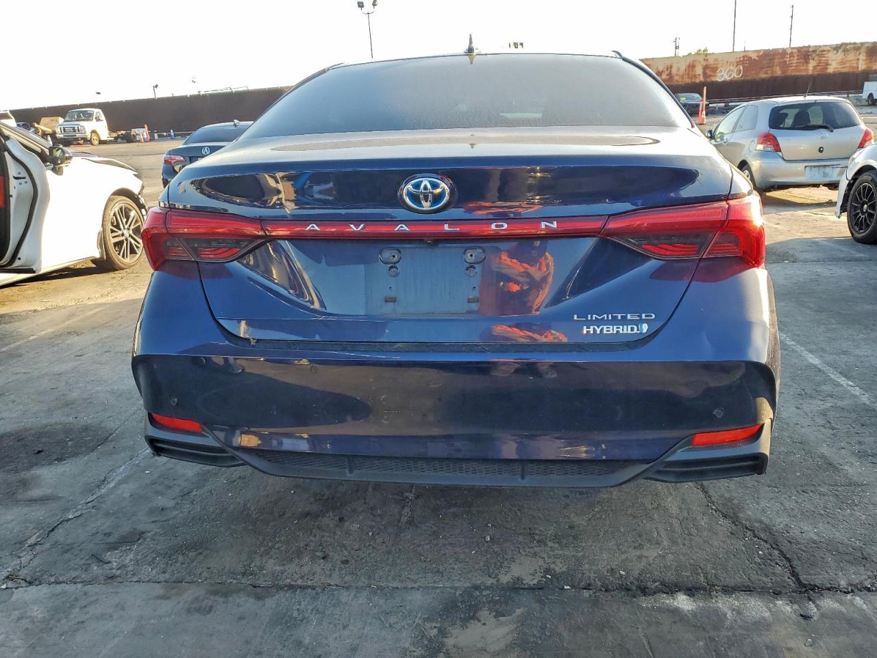 Toyota Avalon Limited Image 9
