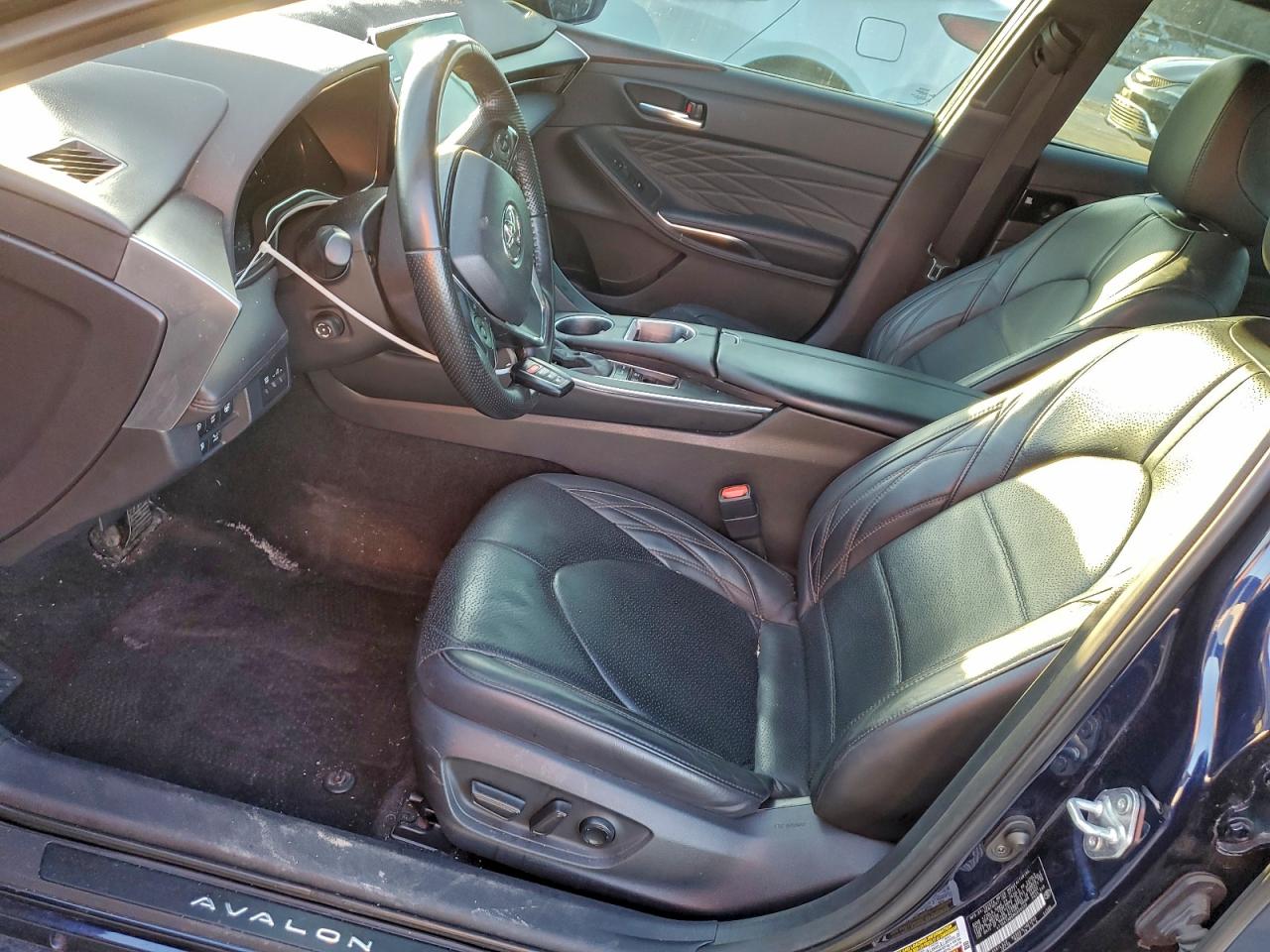 Toyota Avalon Limited Image 2