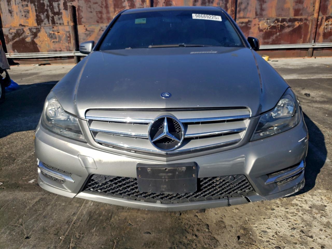 Mercedes-Benz C-Class 250 Image 10