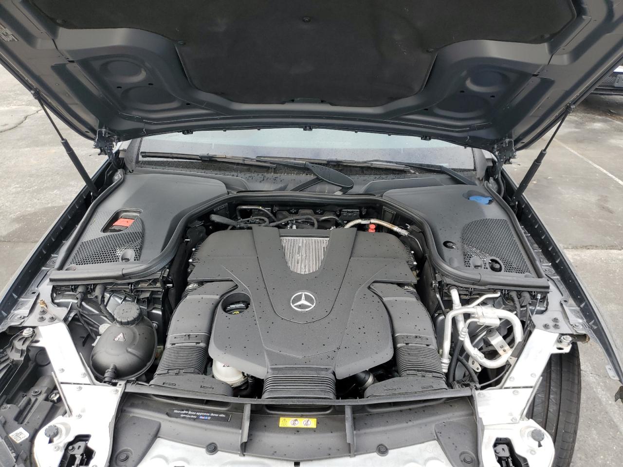 Mercedes-Benz E-Class 400 Image 12