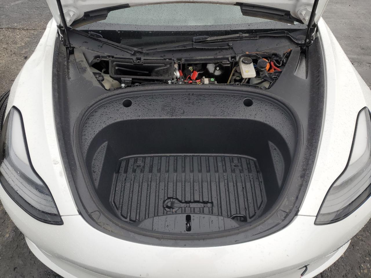 Tesla Model 3 Image 11