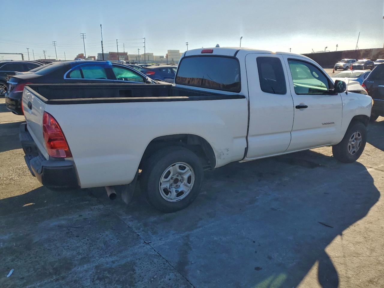 Toyota Tacoma Access Cab Image 2