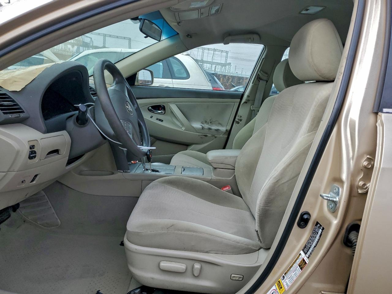 Toyota Camry Base Image 11