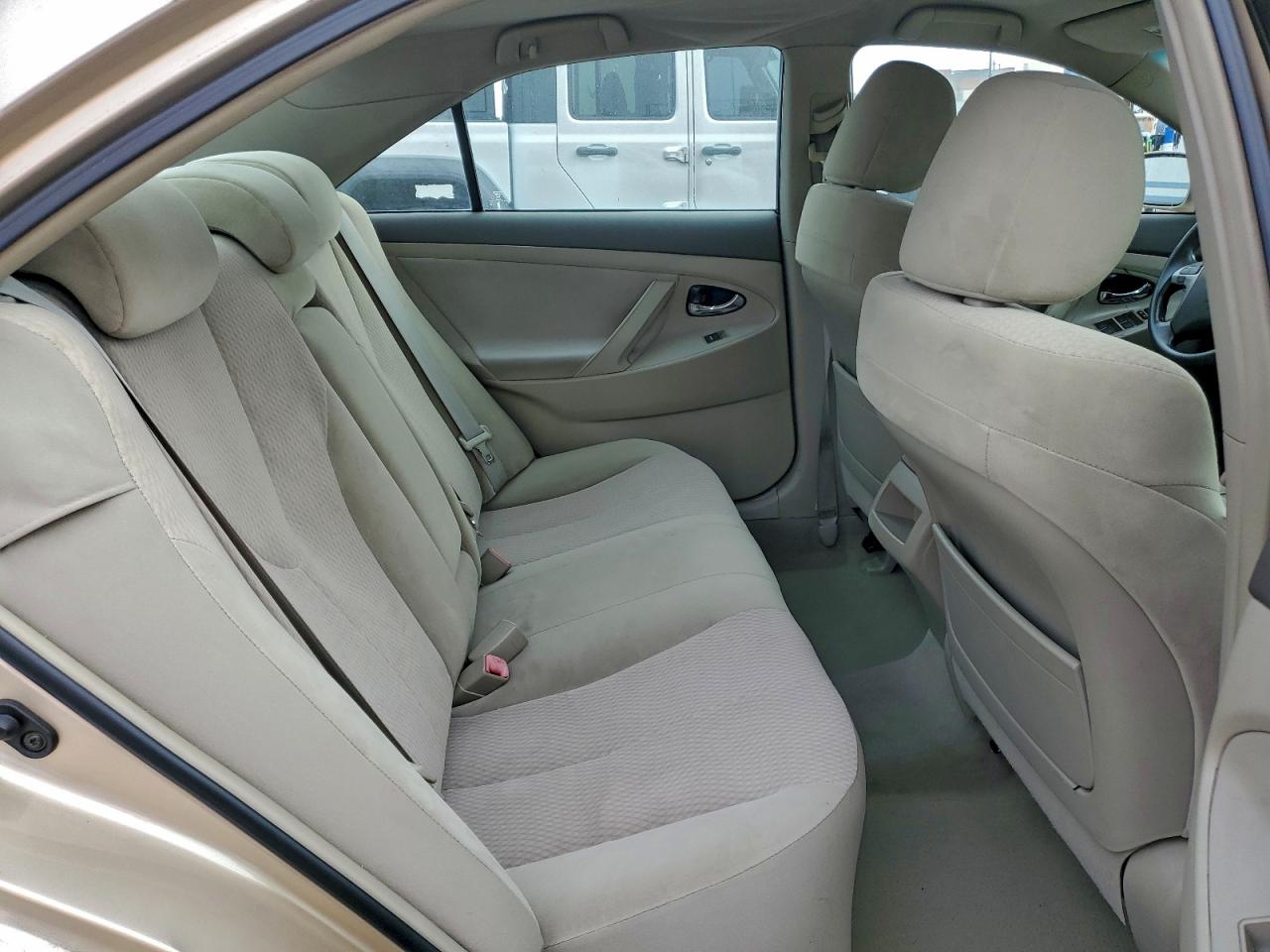 Toyota Camry Base Image 6