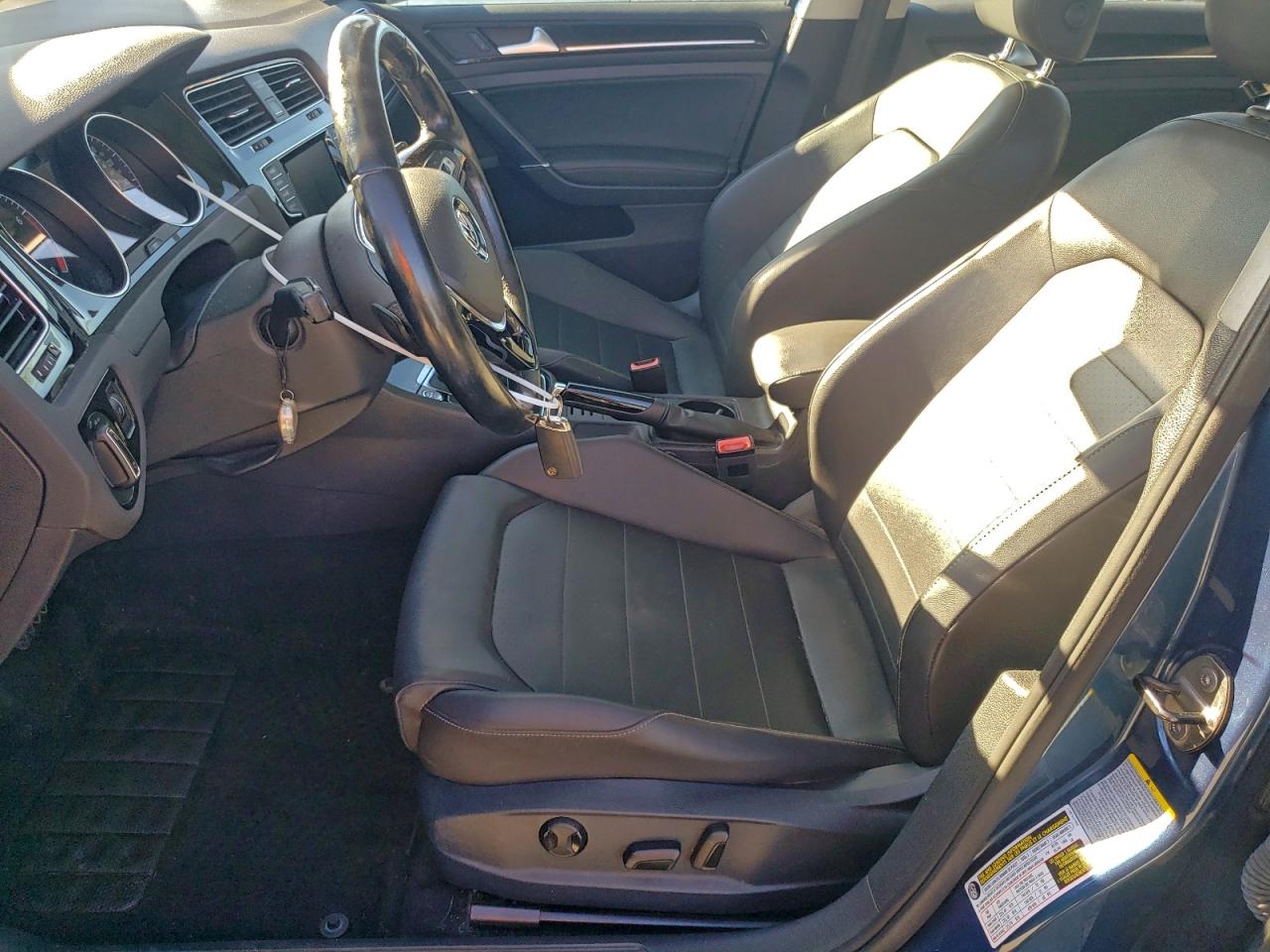 Volkswagen Golf Image 8