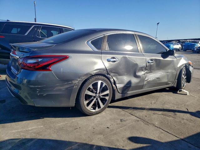 Nissan Altima 2.5 Image 9