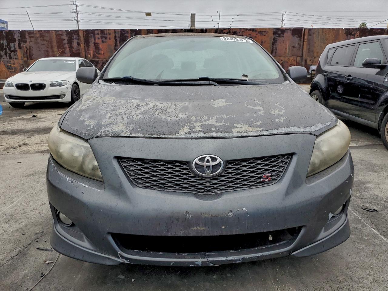 Toyota Corolla Base Image 9