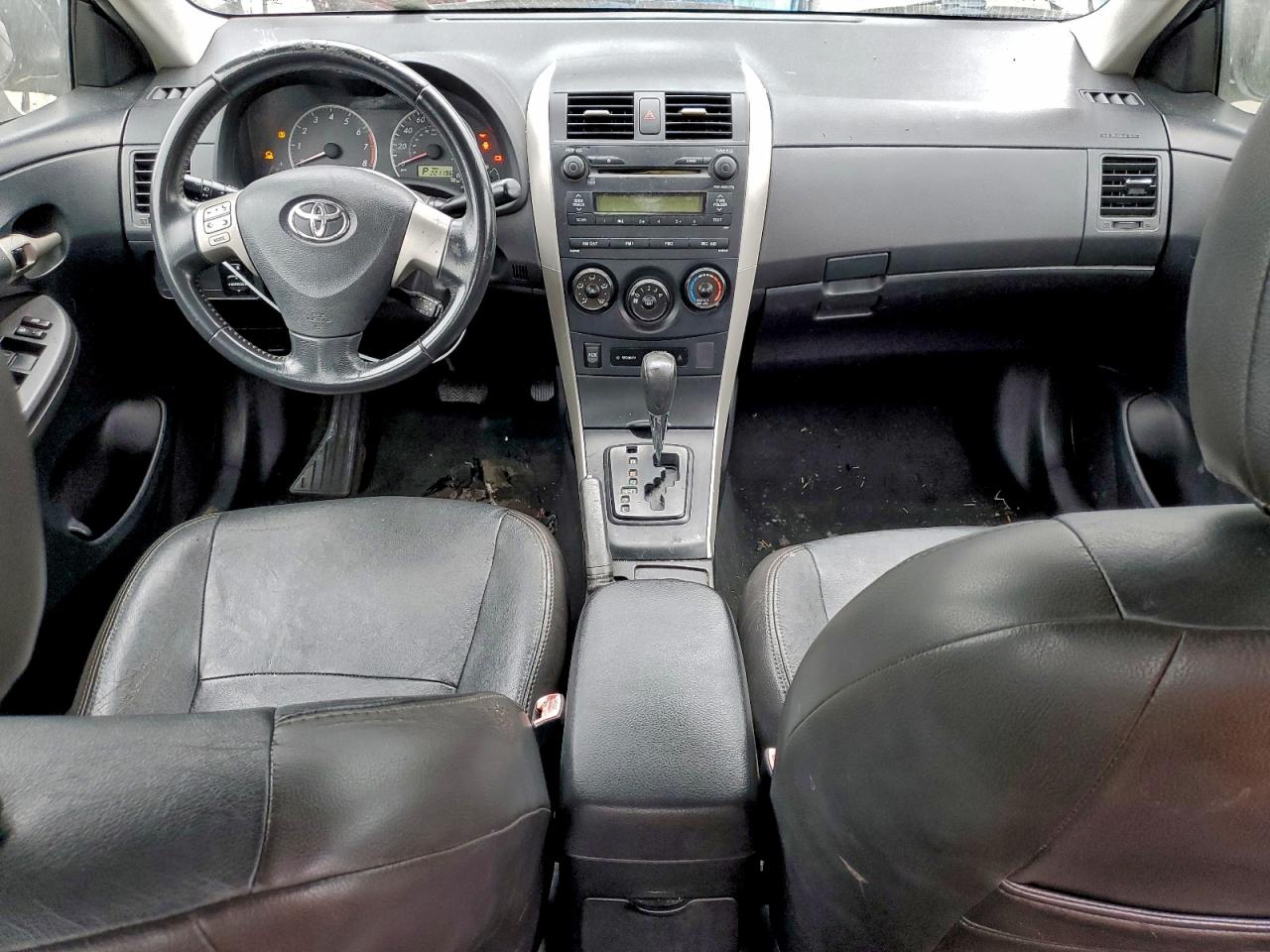 Toyota Corolla Base Image 12
