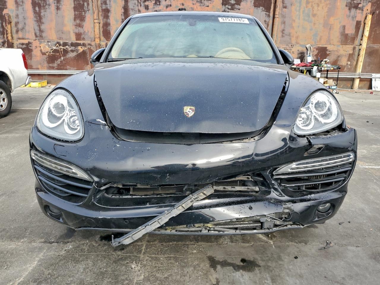 Porsche Cayenne Image 3