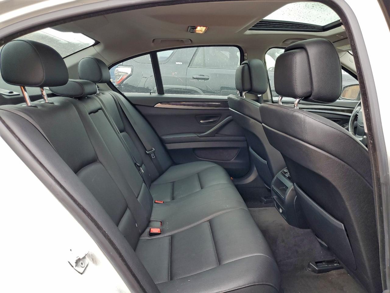 BMW 5 Series I Image 8