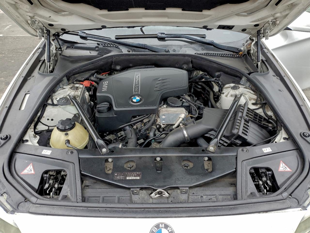 BMW 5 Series I Image 12