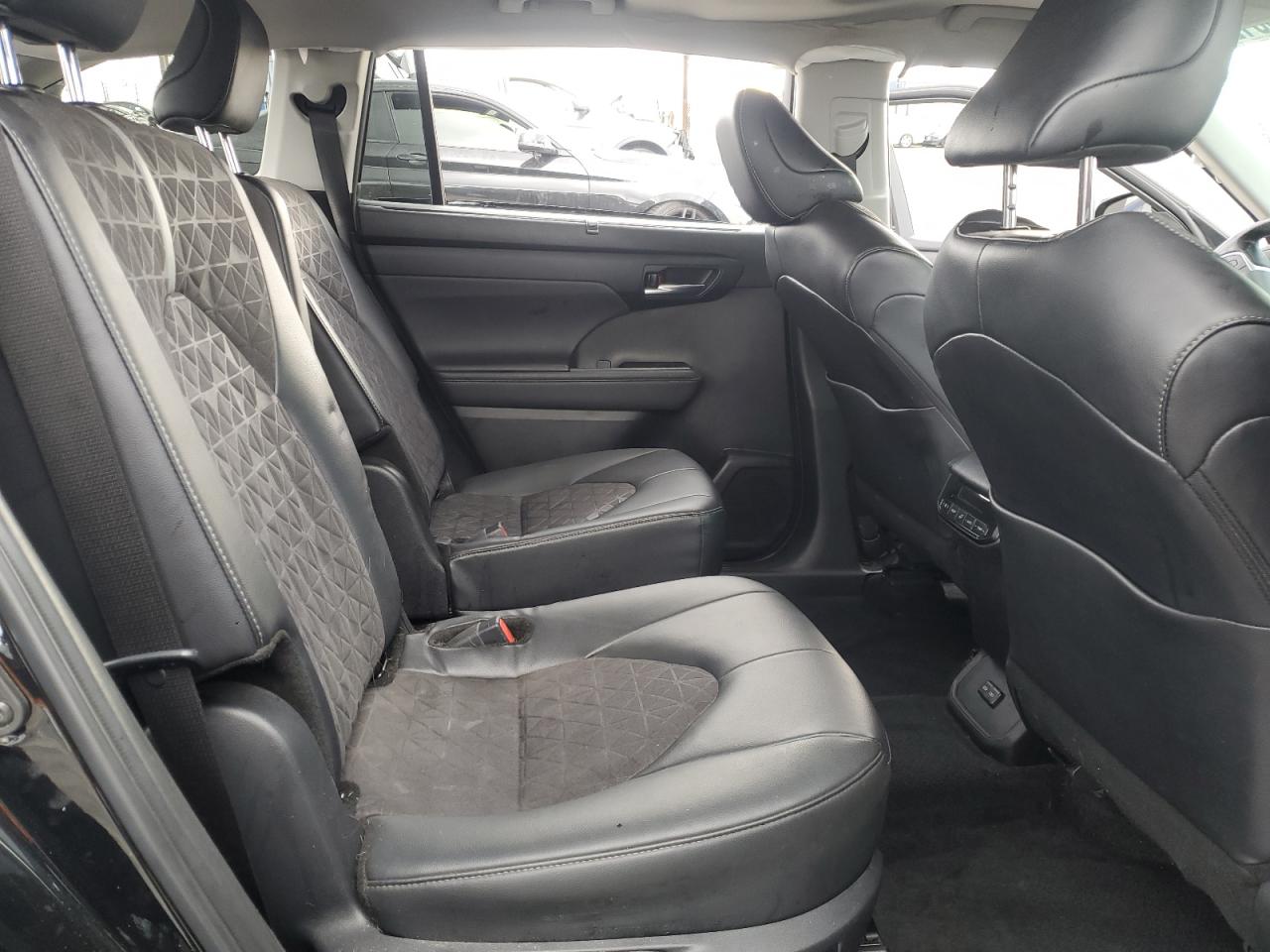 Toyota Highlander Hybrid Xle Image 12