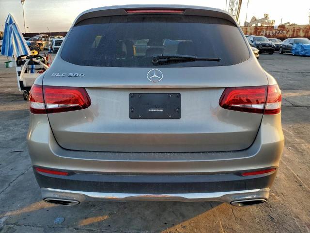 Mercedes-Benz GLC 300 Image 10