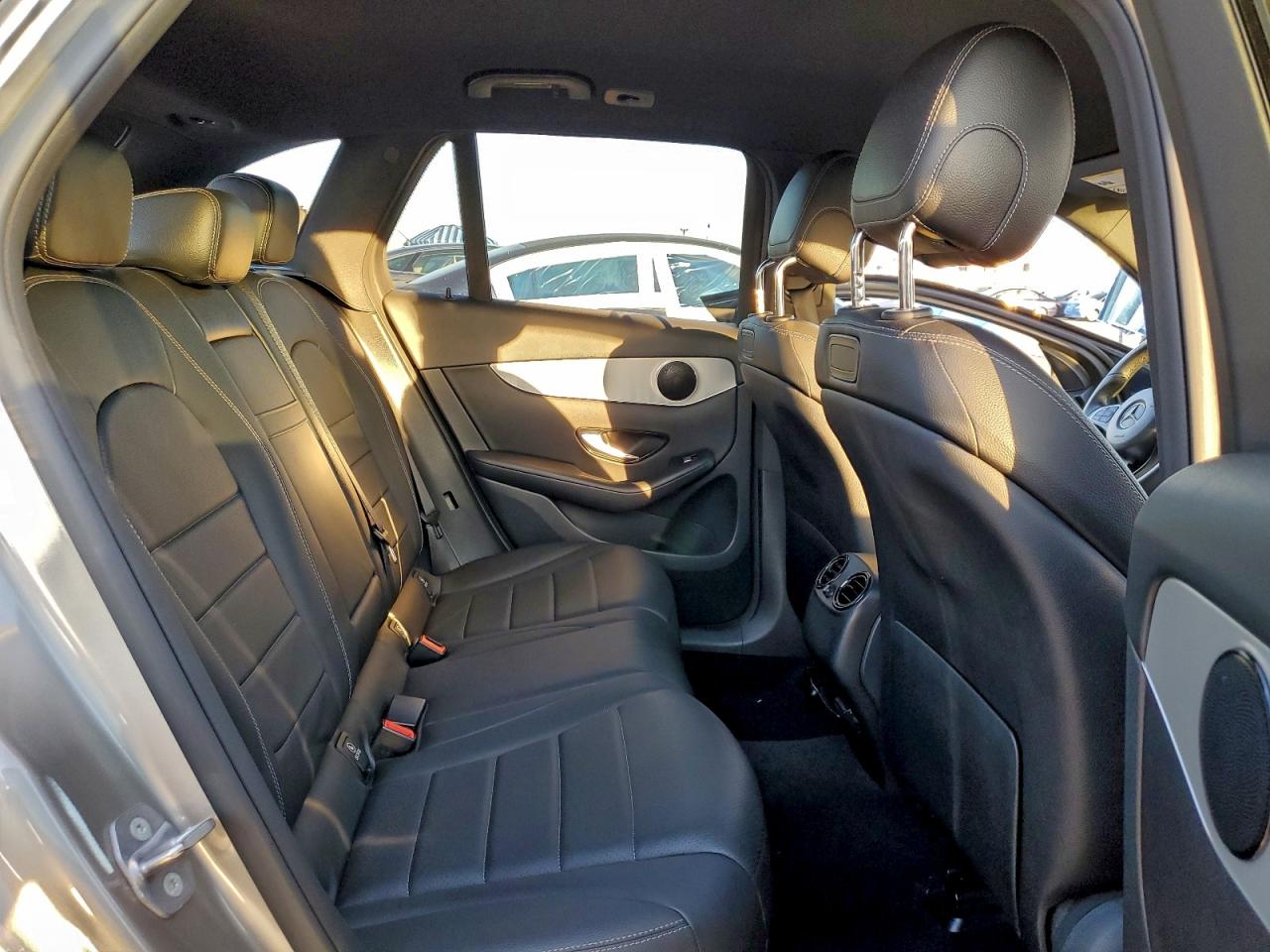 Mercedes-Benz GLC 300 Image 2