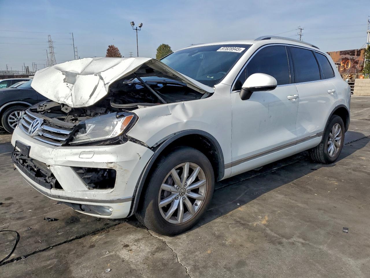 Volkswagen Touareg Sport Image 1