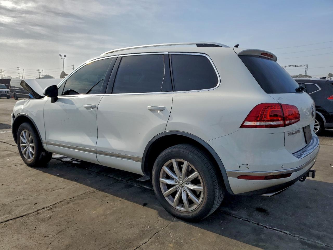 Volkswagen Touareg Sport Image 10