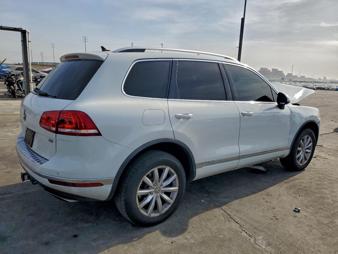 Volkswagen Touareg Sport Image 9