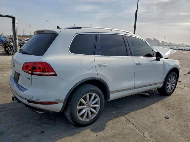 Volkswagen Touareg Sport Image 9