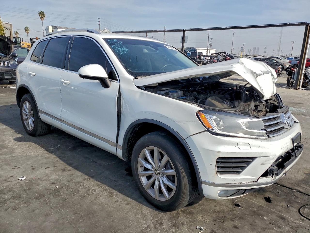 Volkswagen Touareg Sport Image 2