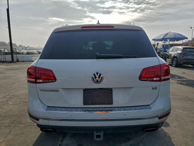 Volkswagen Touareg Sport Image 4