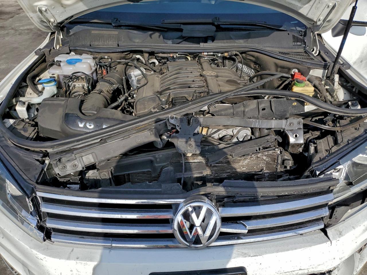 Volkswagen Touareg Sport Image 8