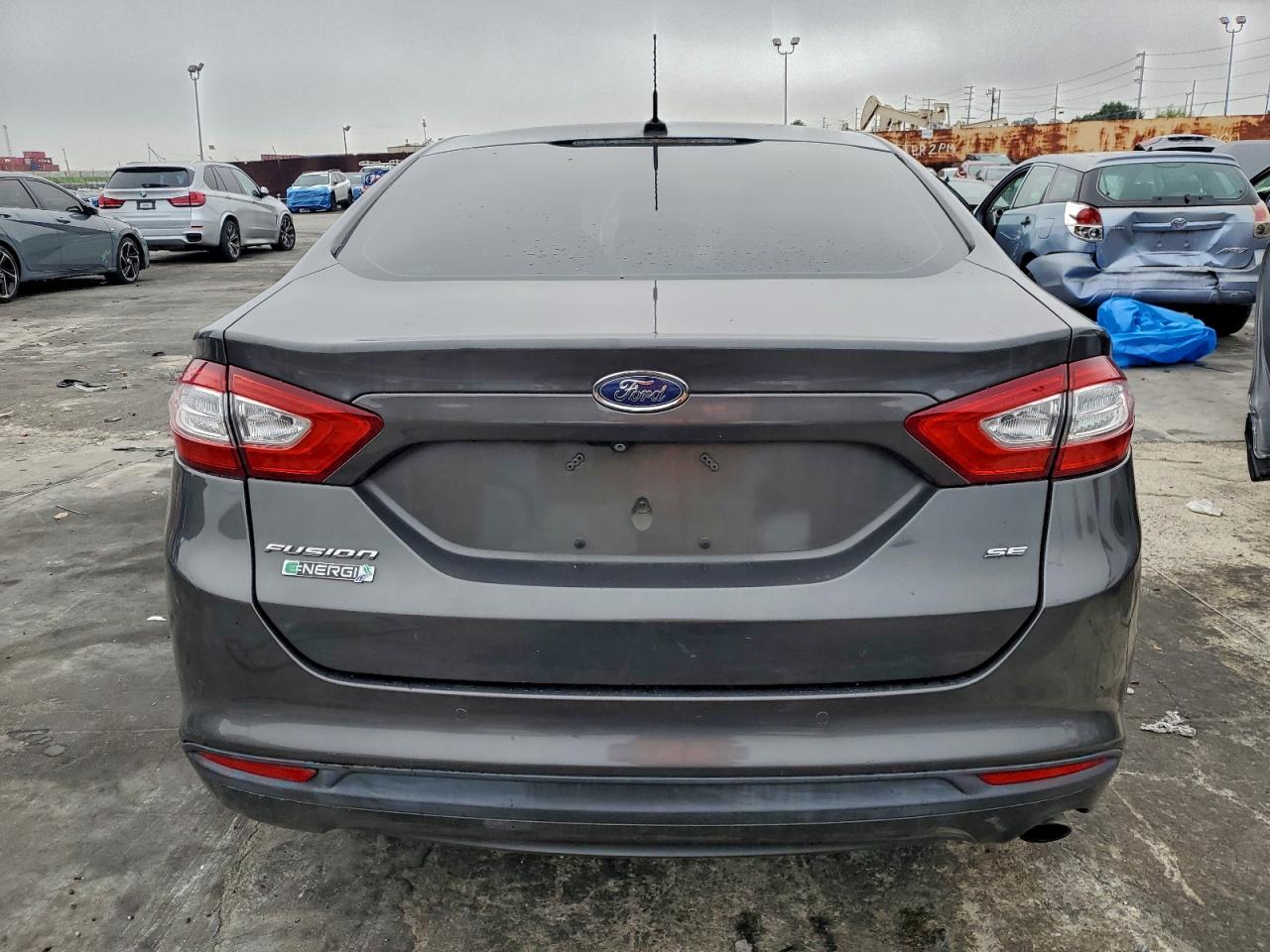 Ford Fusion Se Phev Image 6