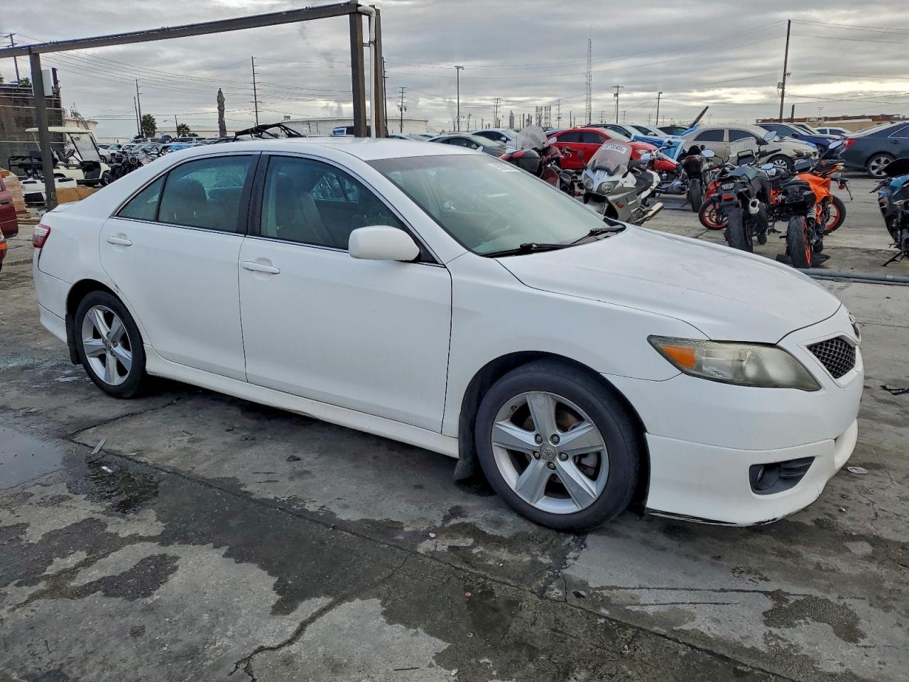 Toyota Camry Base Image 5