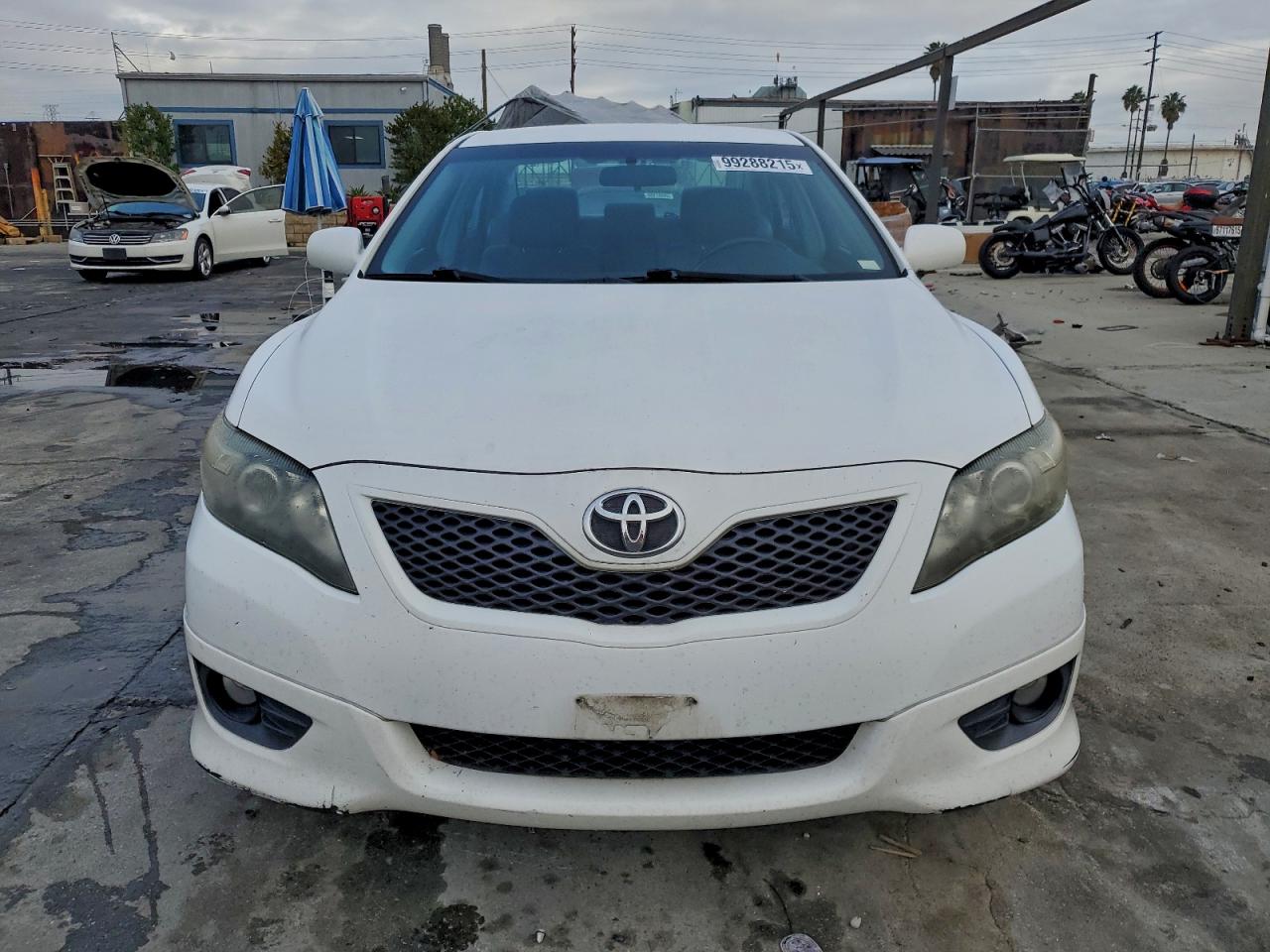 Toyota Camry Base Image 2