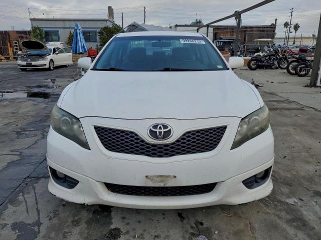 Toyota Camry Base Image 2