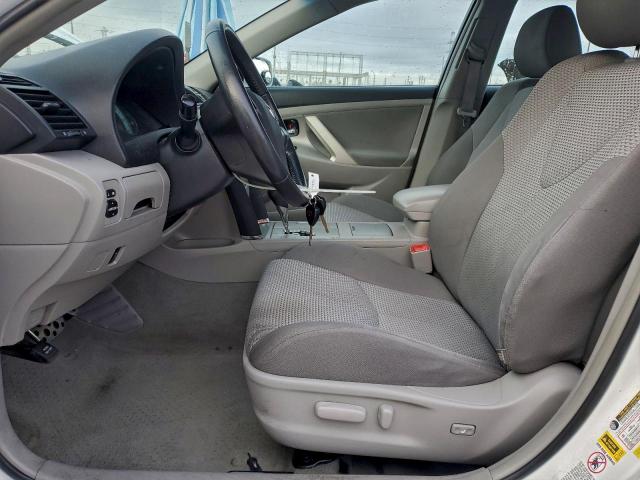 Toyota Camry Base Image 9