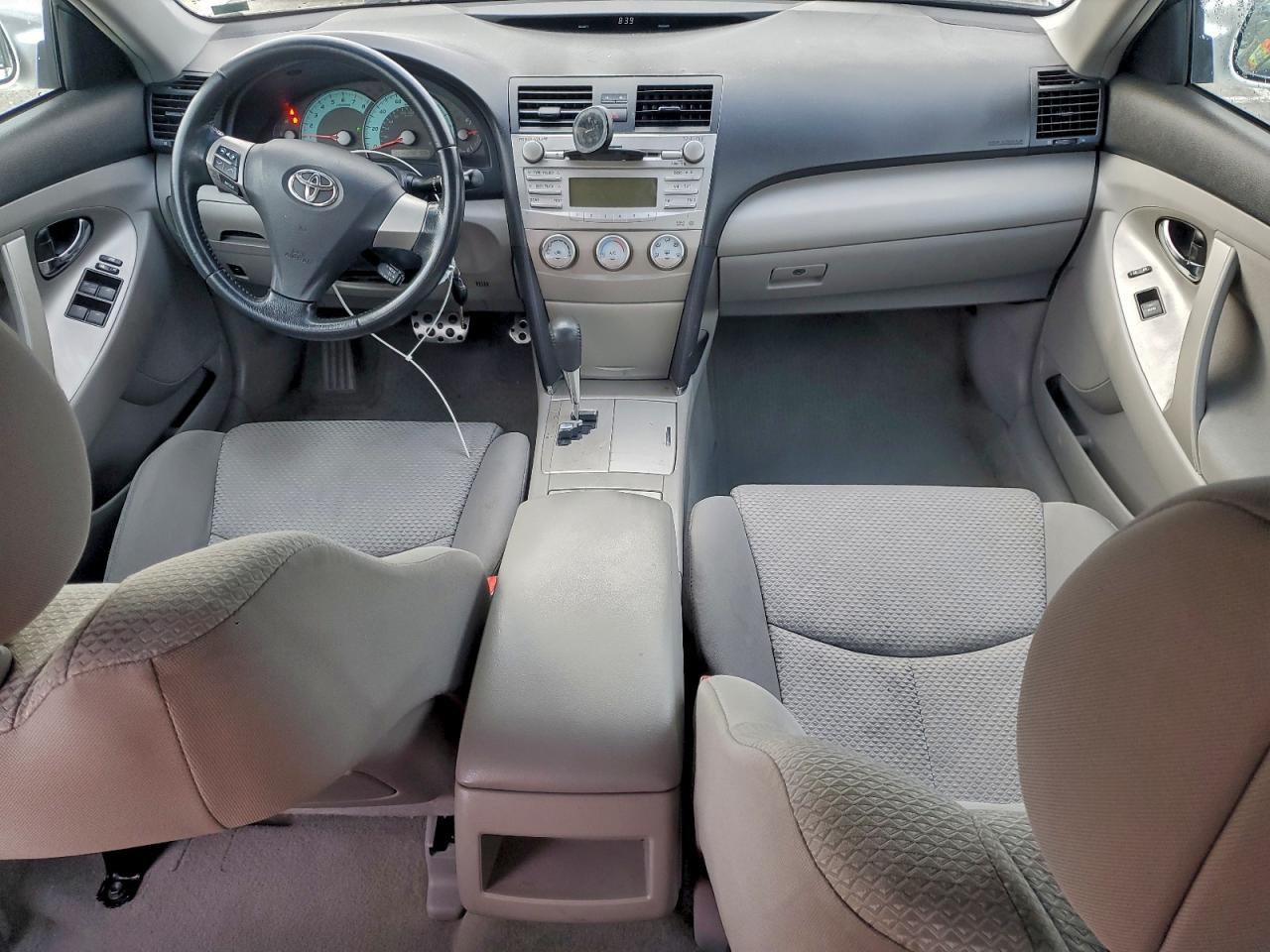 Toyota Camry Base Image 7