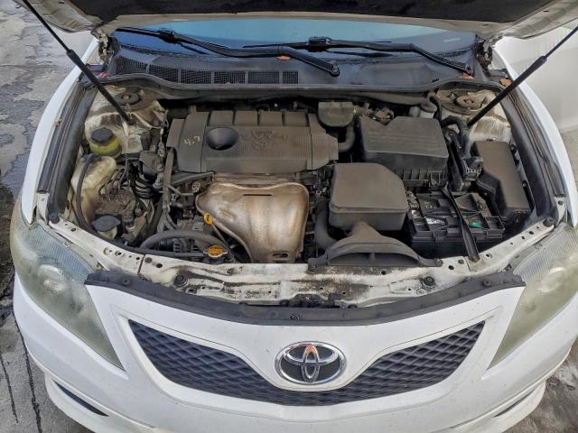 Toyota Camry Base Image 8