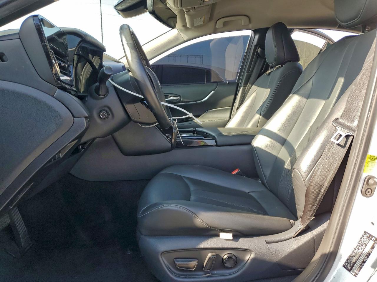 Toyota Mirai Le Image 3