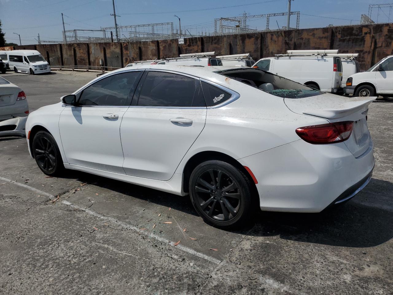 Chrysler 200 Limited Image 3