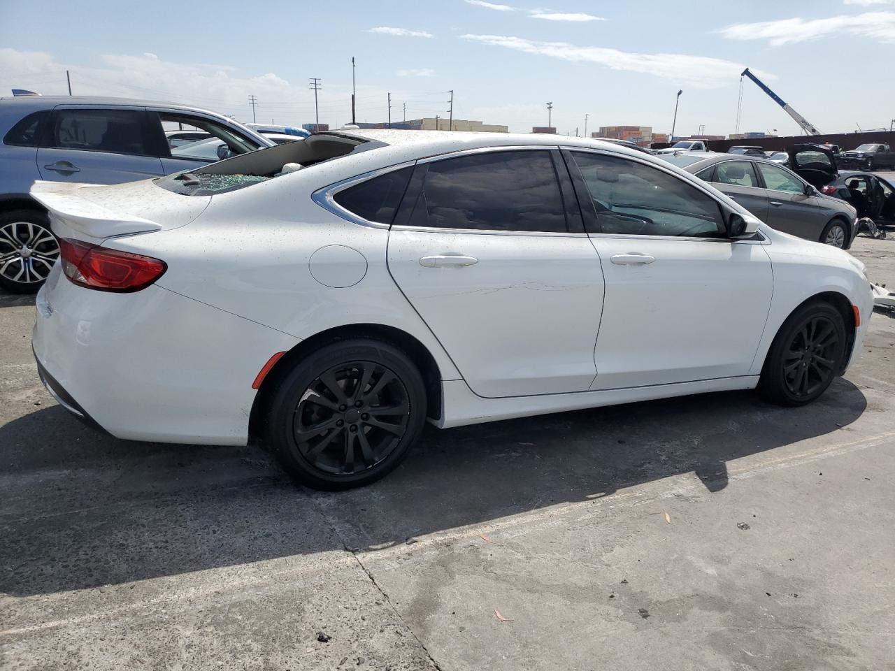 Chrysler 200 Limited Image 2