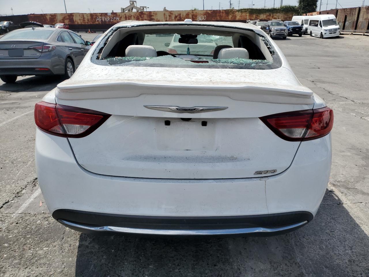 Chrysler 200 Limited Image 4