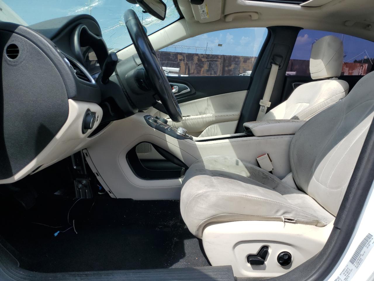 Chrysler 200 Limited Image 8