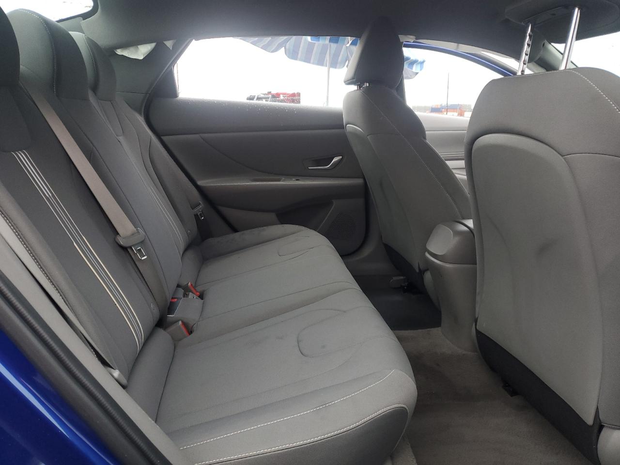 Hyundai ELANTRA Sel Image 12