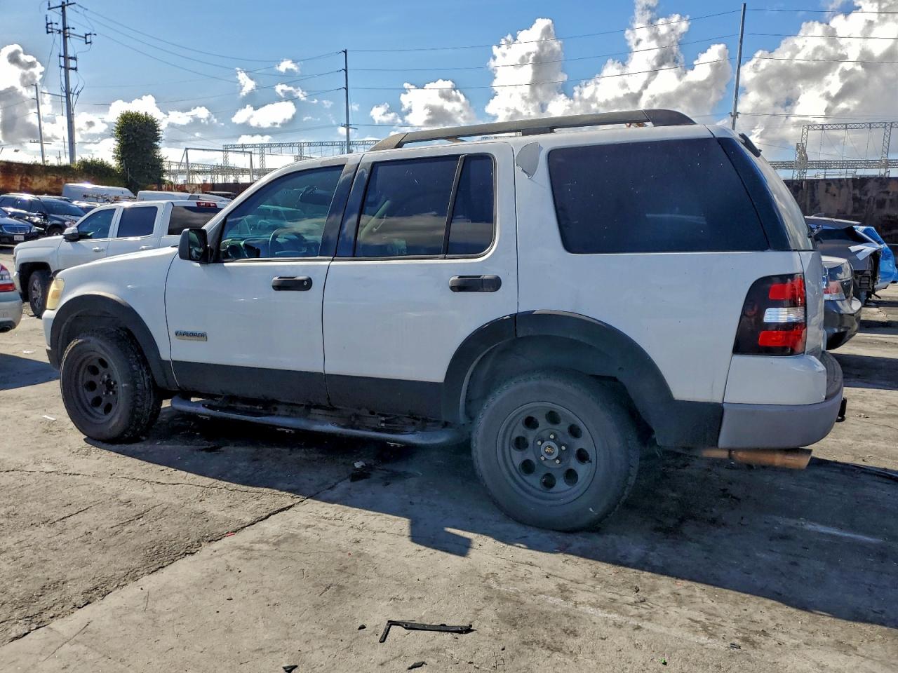 Ford Explorer Xlt Image 2