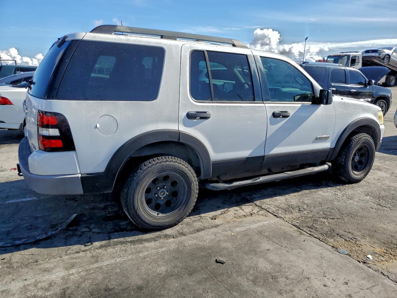 Ford Explorer Xlt Image 3