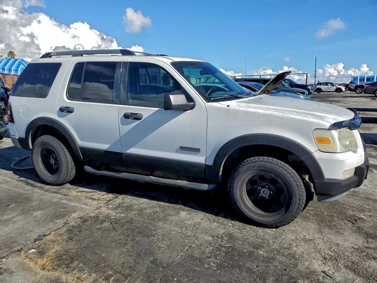 Ford Explorer Xlt Image 8