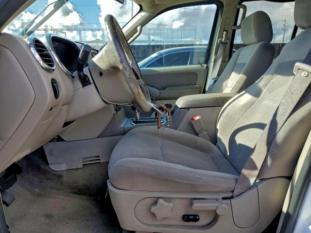 Ford Explorer Xlt Image 6