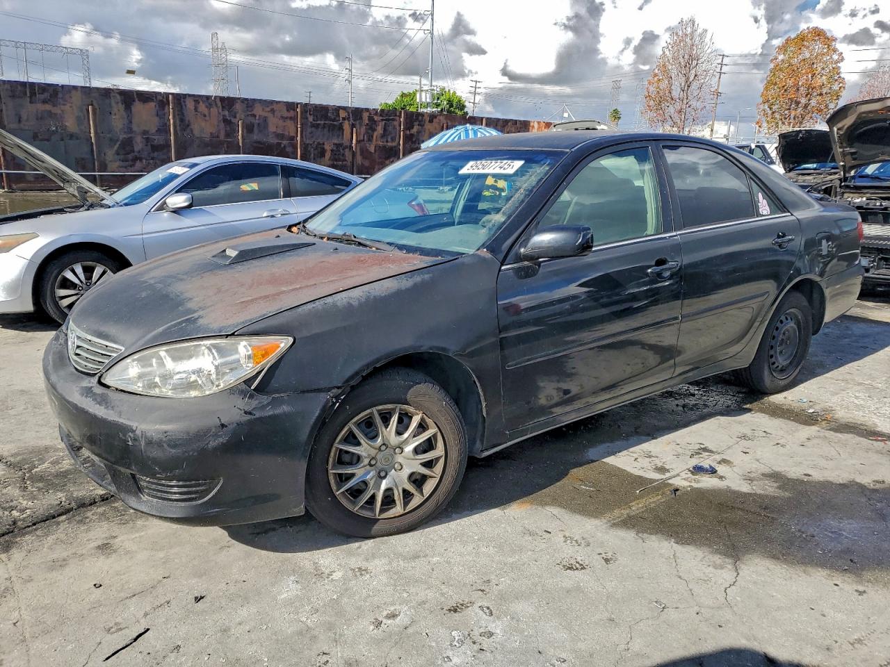 Toyota Camry Le Image 1